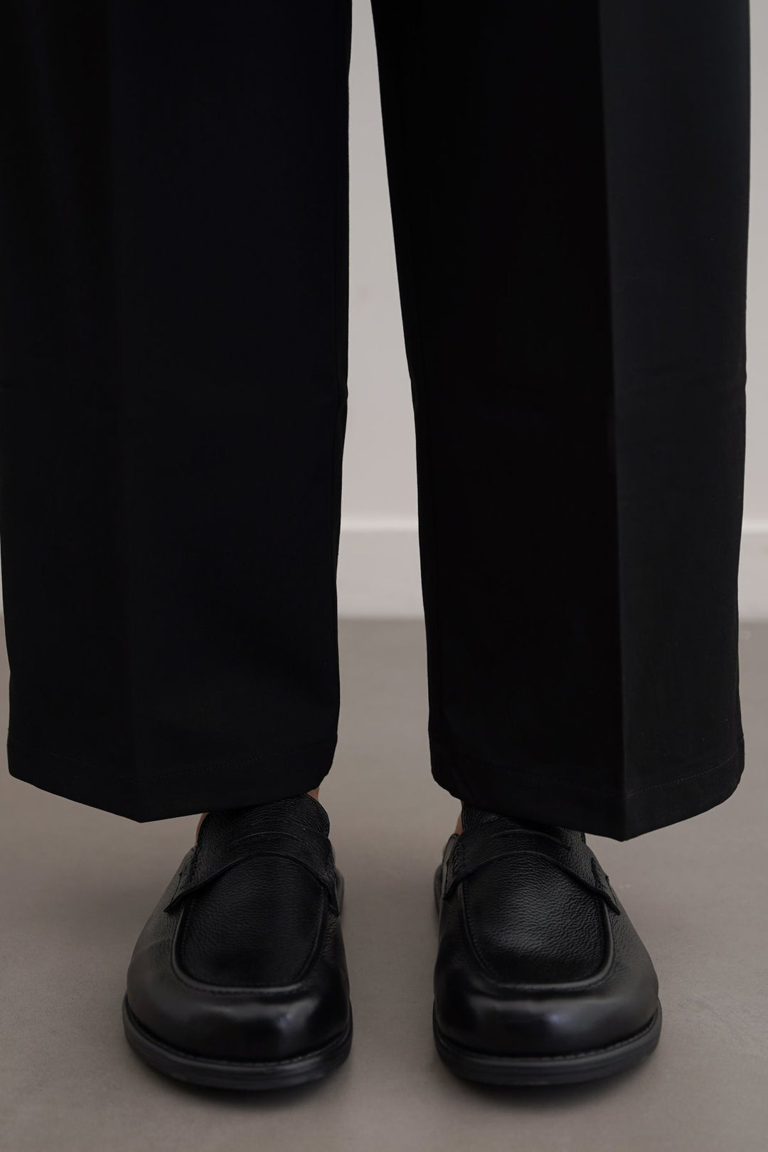 BLACK GRAIN LEATHER MULES