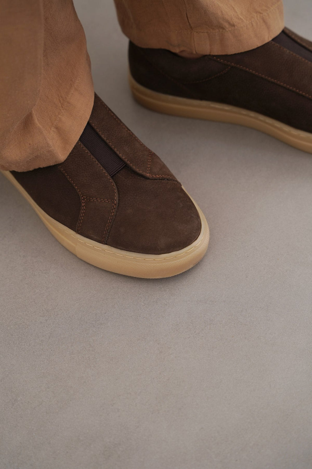 COFFEE LOW TOP LEATHER SNEAKERS