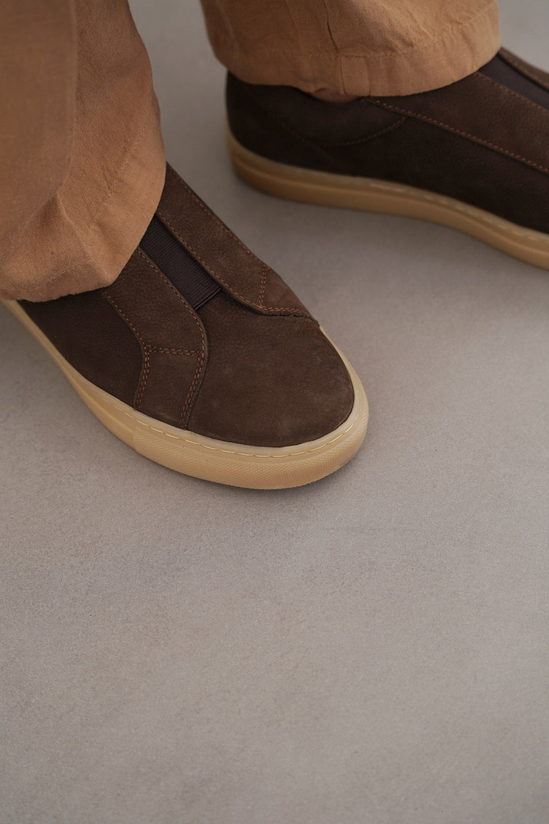 COFFEE LOW TOP LEATHER SNEAKERS