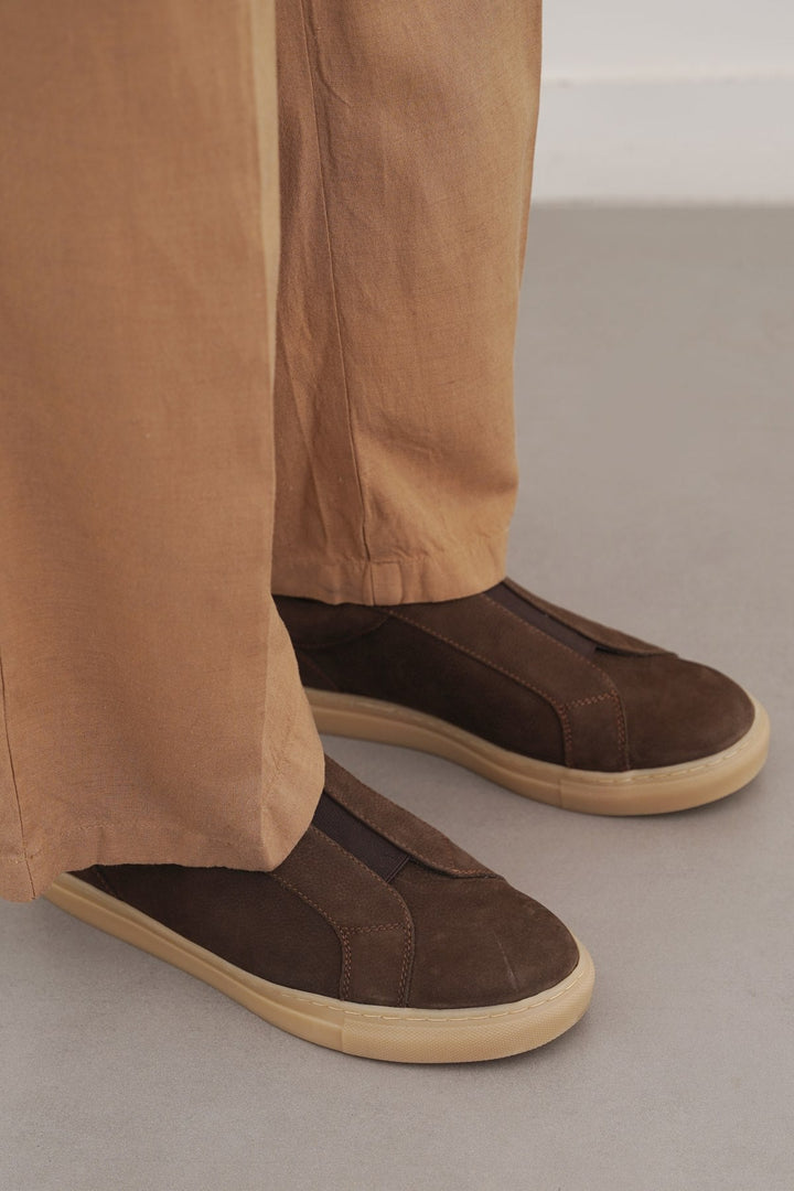 COFFEE LOW TOP LEATHER SNEAKERS