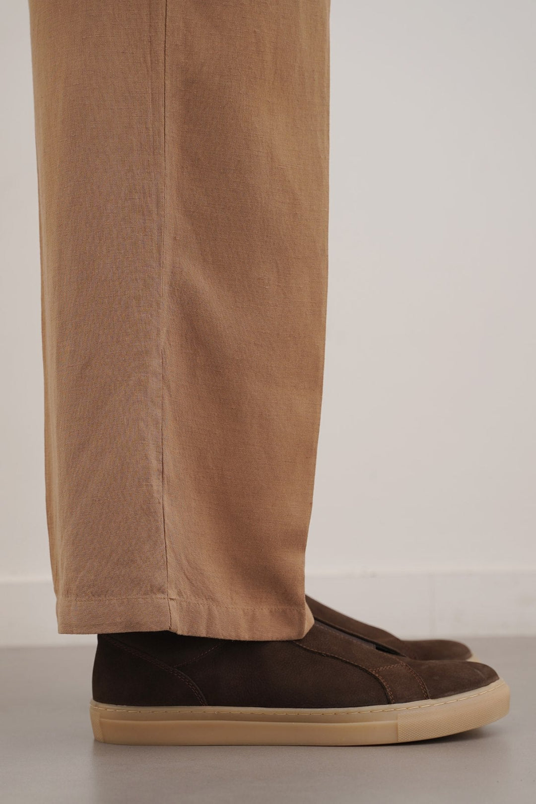 COFFEE LOW TOP LEATHER SNEAKERS