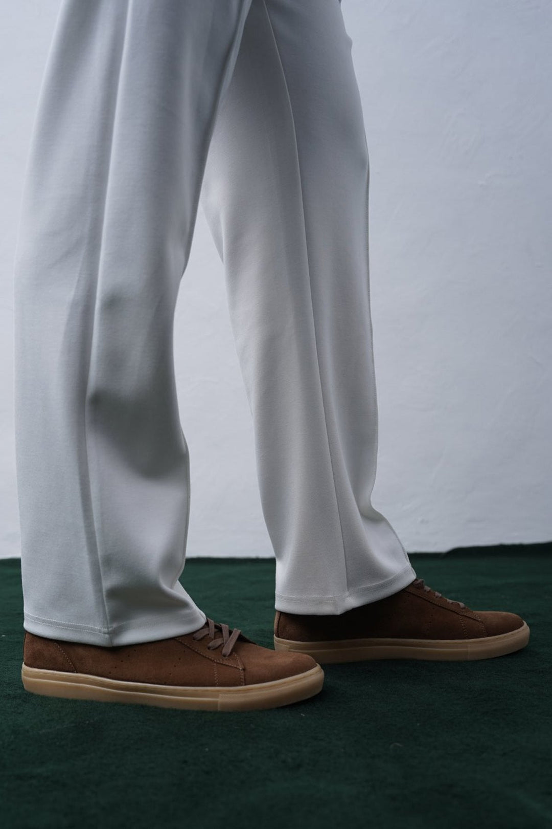 BROWN LACE-UP LEATHER SNEAKERS