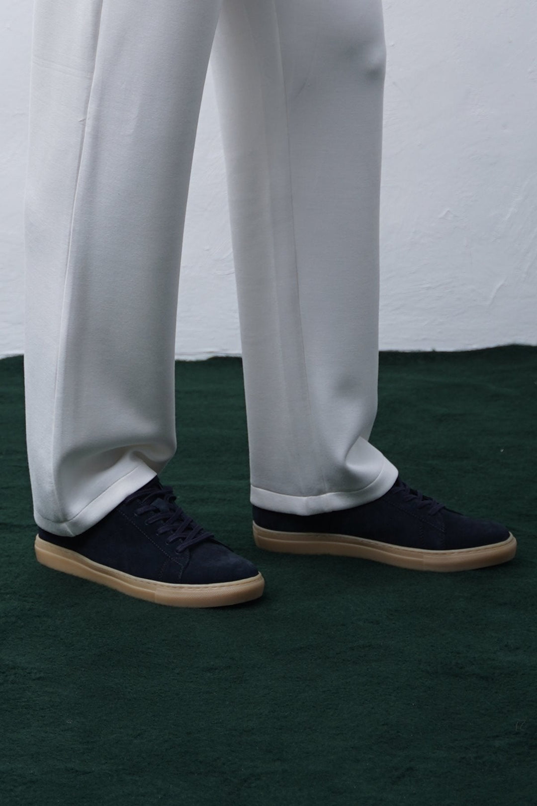 NAVY LACE-UP LEATHER SNEAKERS