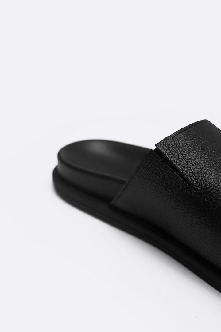 BLACK TOE LOOP LEATHER SLIDE