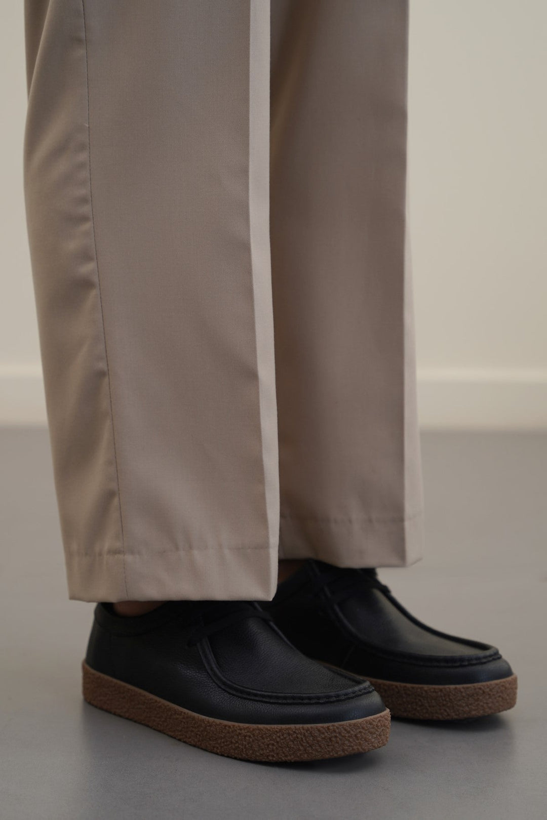 BLACK CASUAL MOC-TOE SHOES