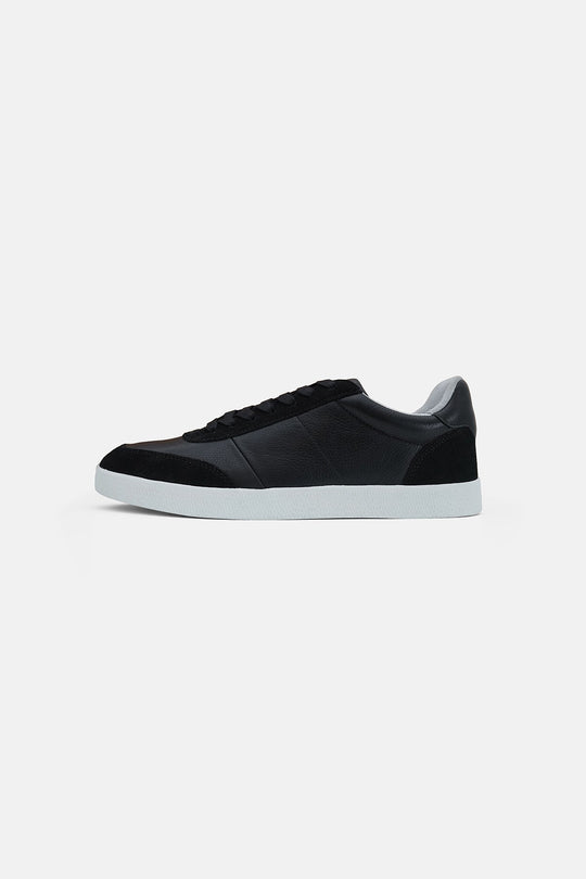 BLACK-RETRO LEATHER TRAINERS