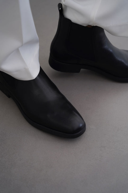 BLACK CLASSIC LEATHER CHELSEAS