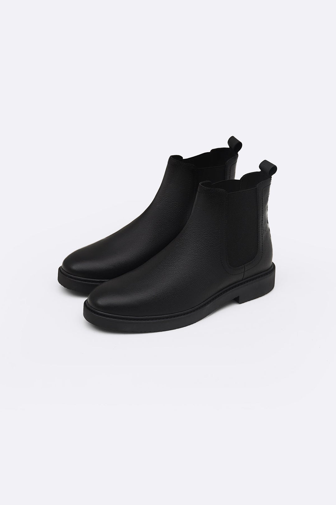 BLACK ESSENTIAL LEATHER CHELSEA BOOTS