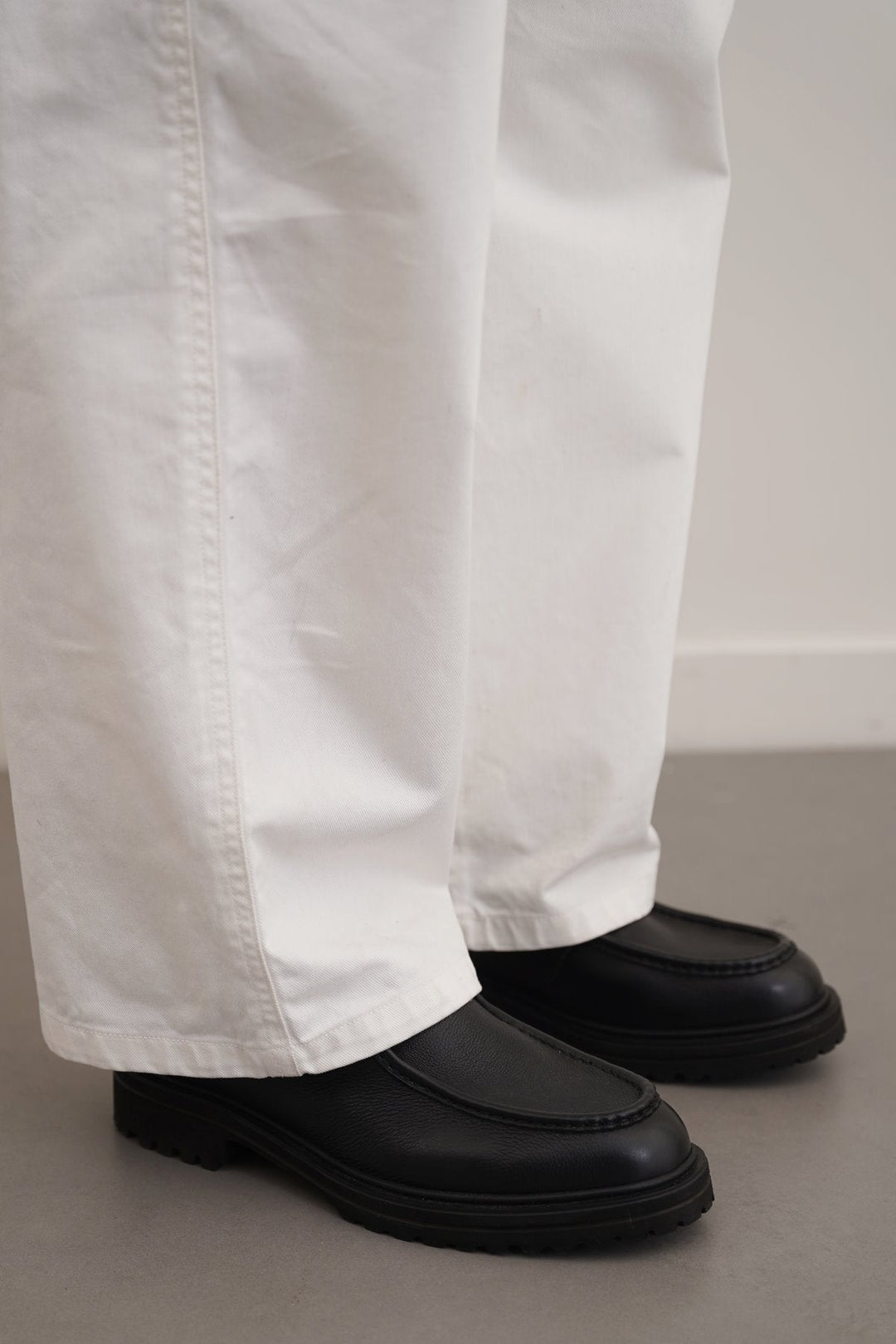 BLACK LEATHER MOC TOE SHOES