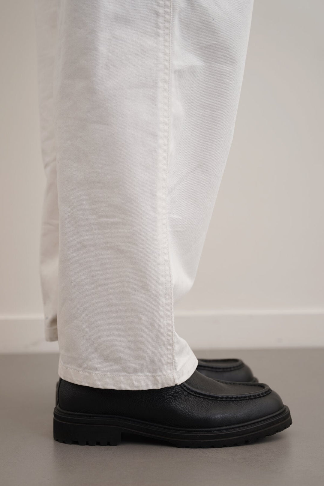 BLACK LEATHER MOC TOE SHOES