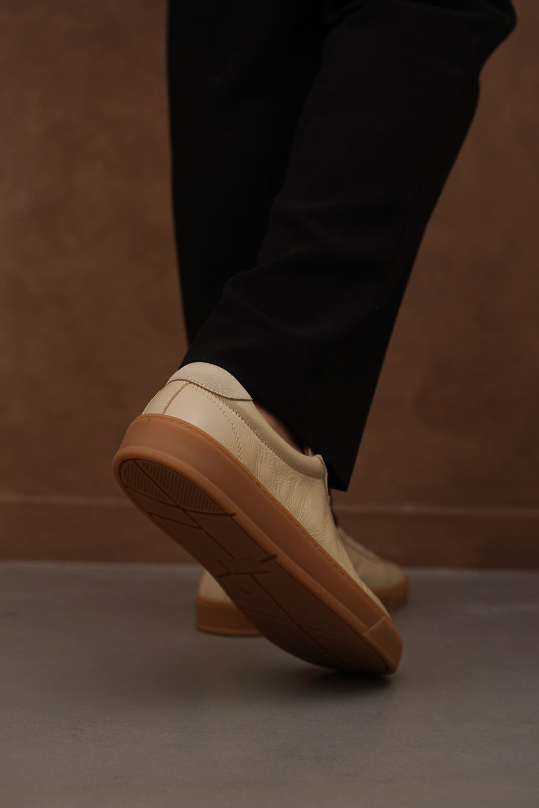 TAUPE LOW-TOP LEATHER SNEAKERS