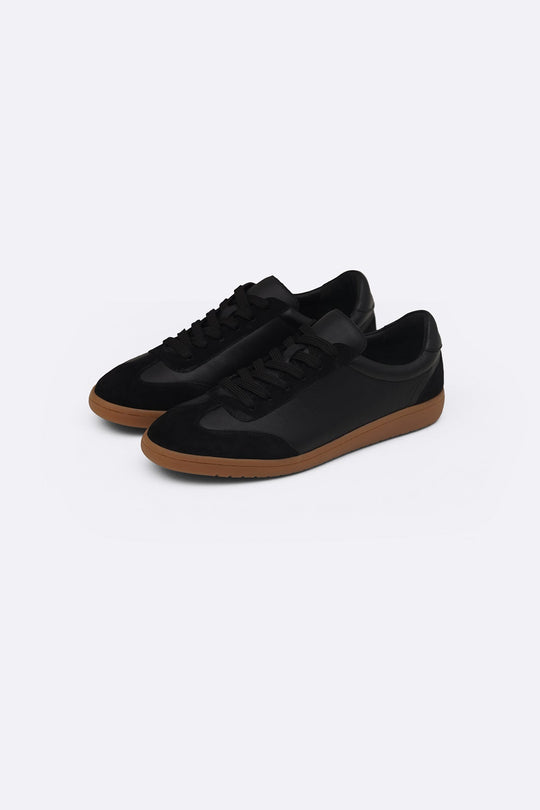 BLACK STREETWEAR LOW-TOP LEATHER SNEAKERS