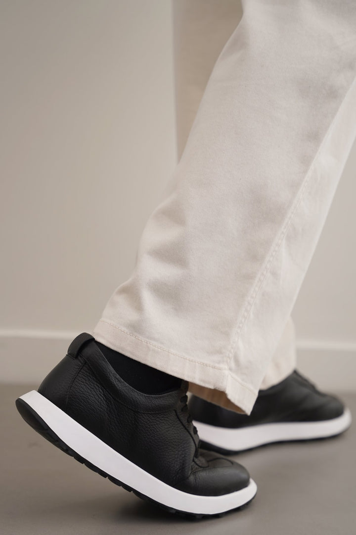 BLACK AIR LEATHER SNEAKERS