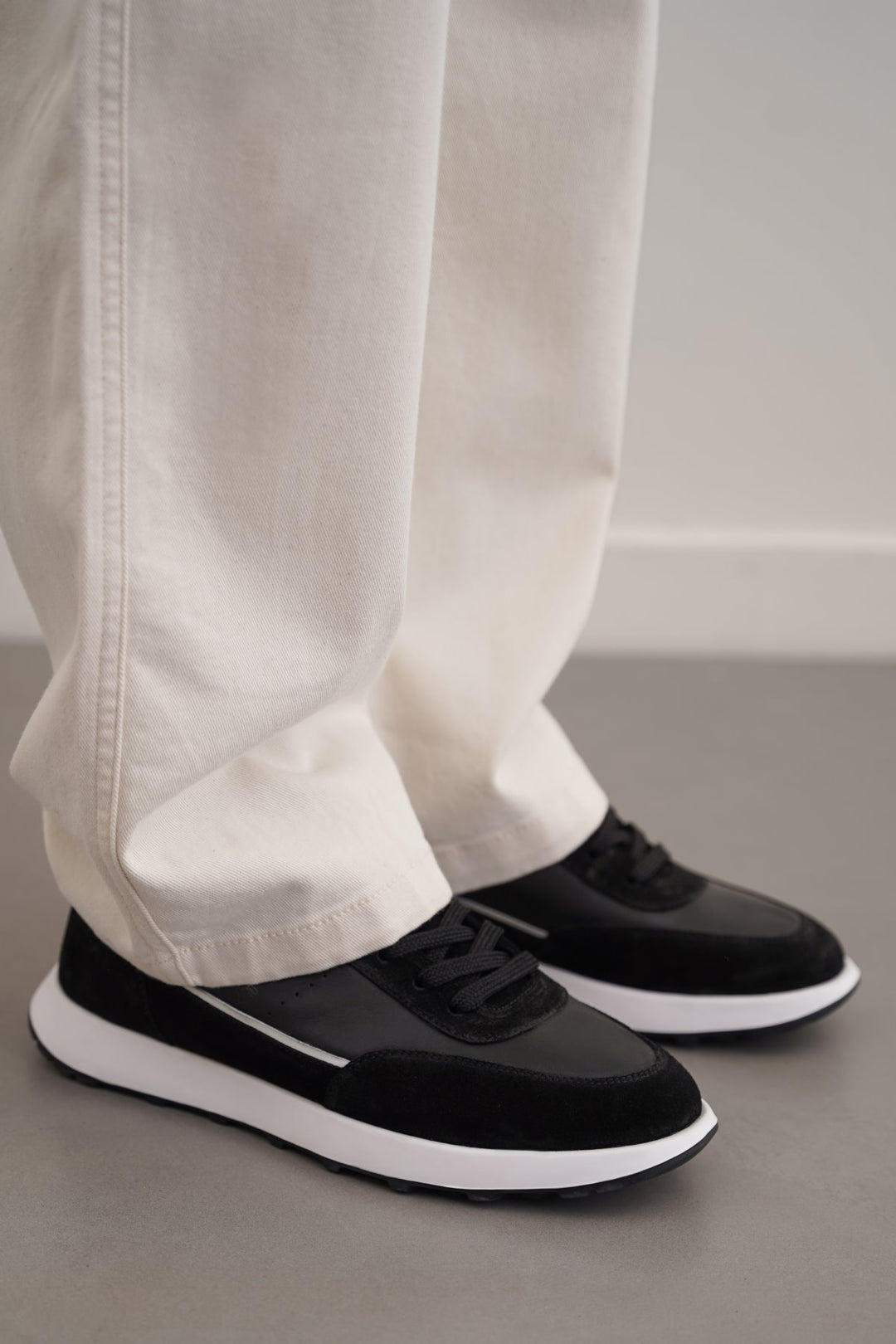 BLACK AIR LEATHER SNEAKERS