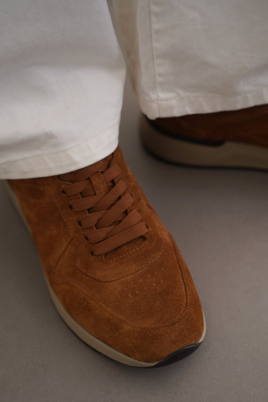 BROWN LACE-UP LEATHER SNEAKERS