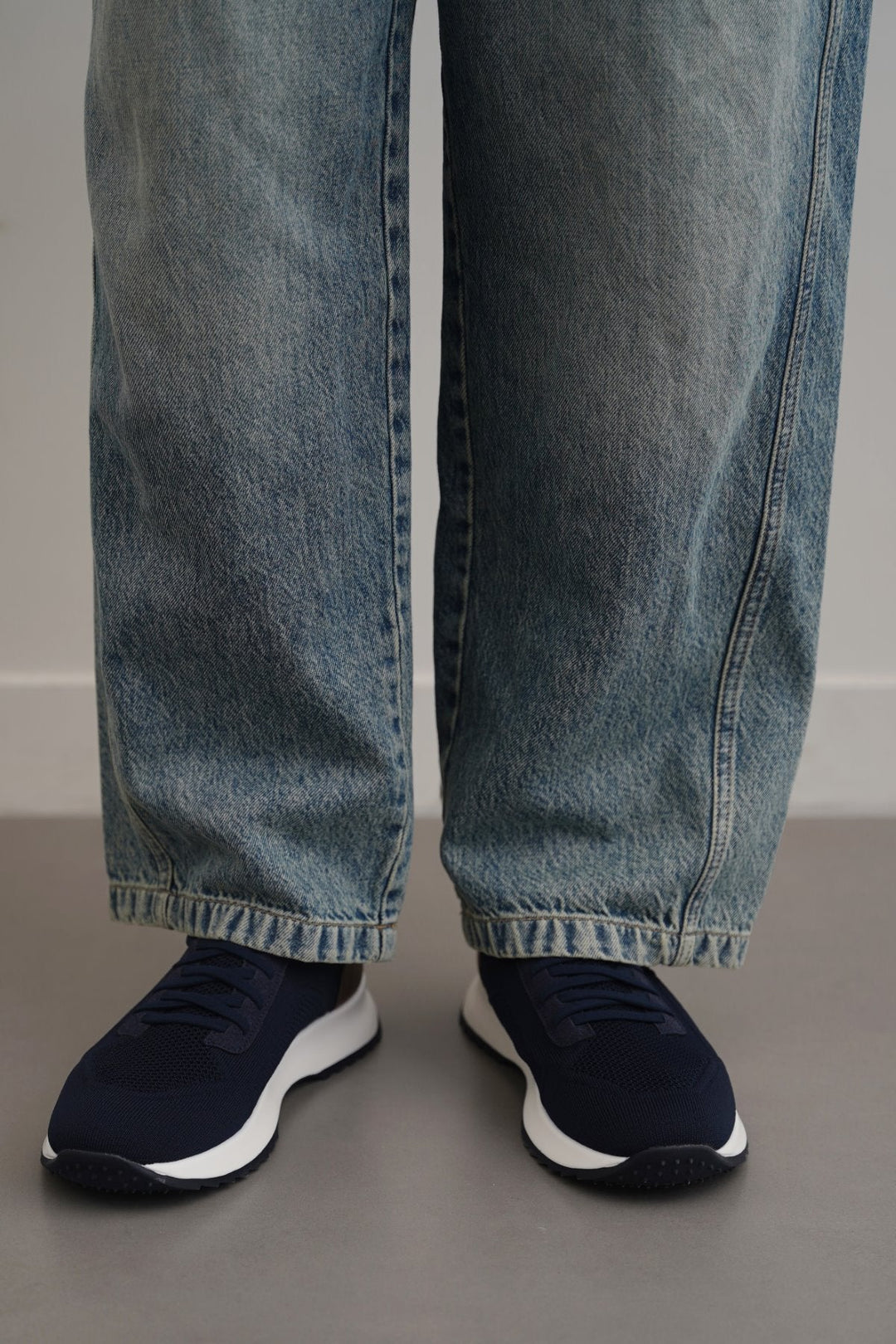 NAVY LACE-UP KNIT SNEAKERS