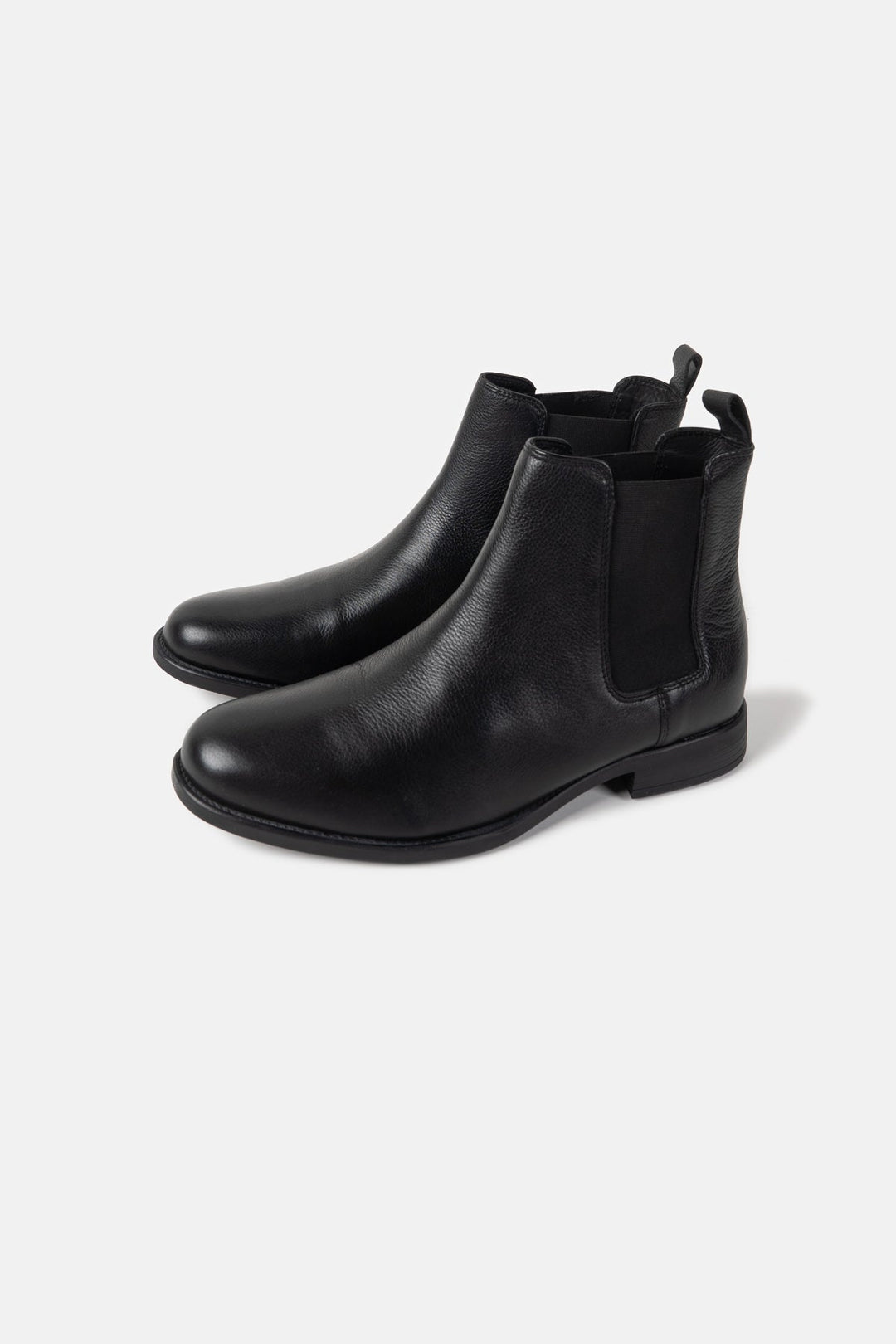 SLEEK LEATHER CHELSEAS
