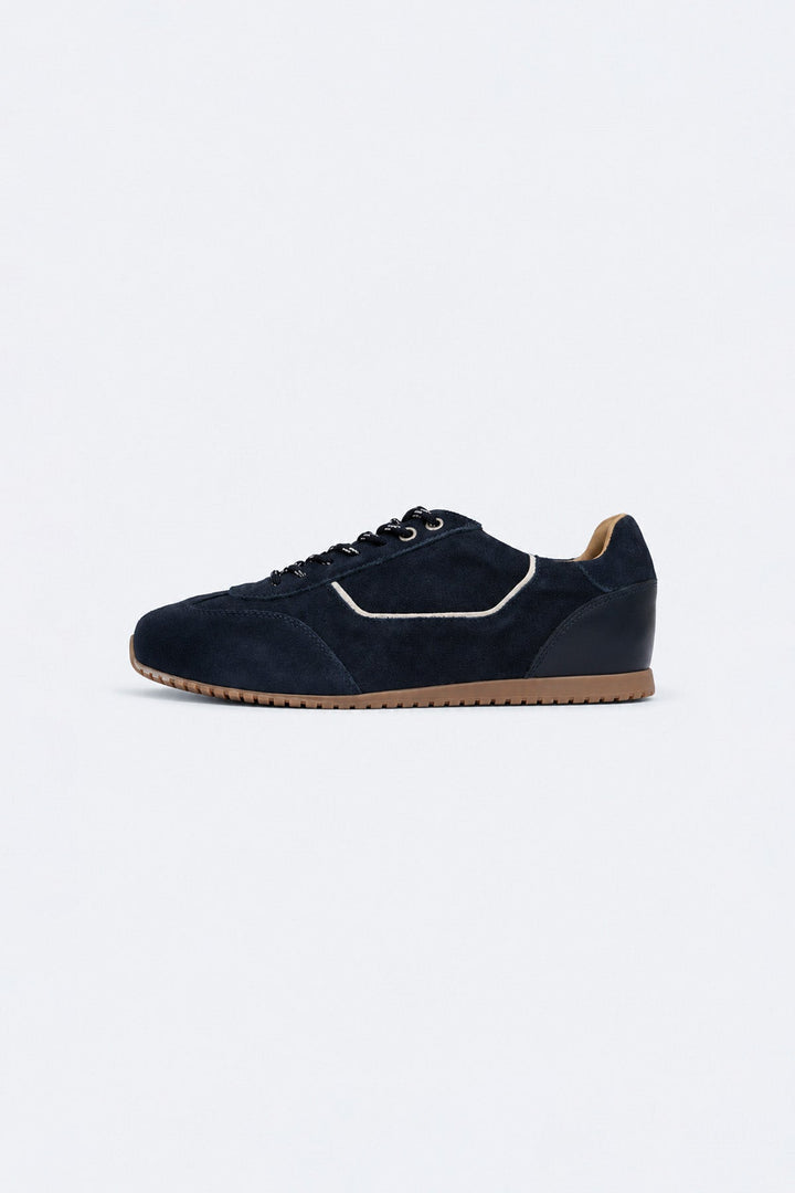 SLEEK LEATHER SNEAKERS