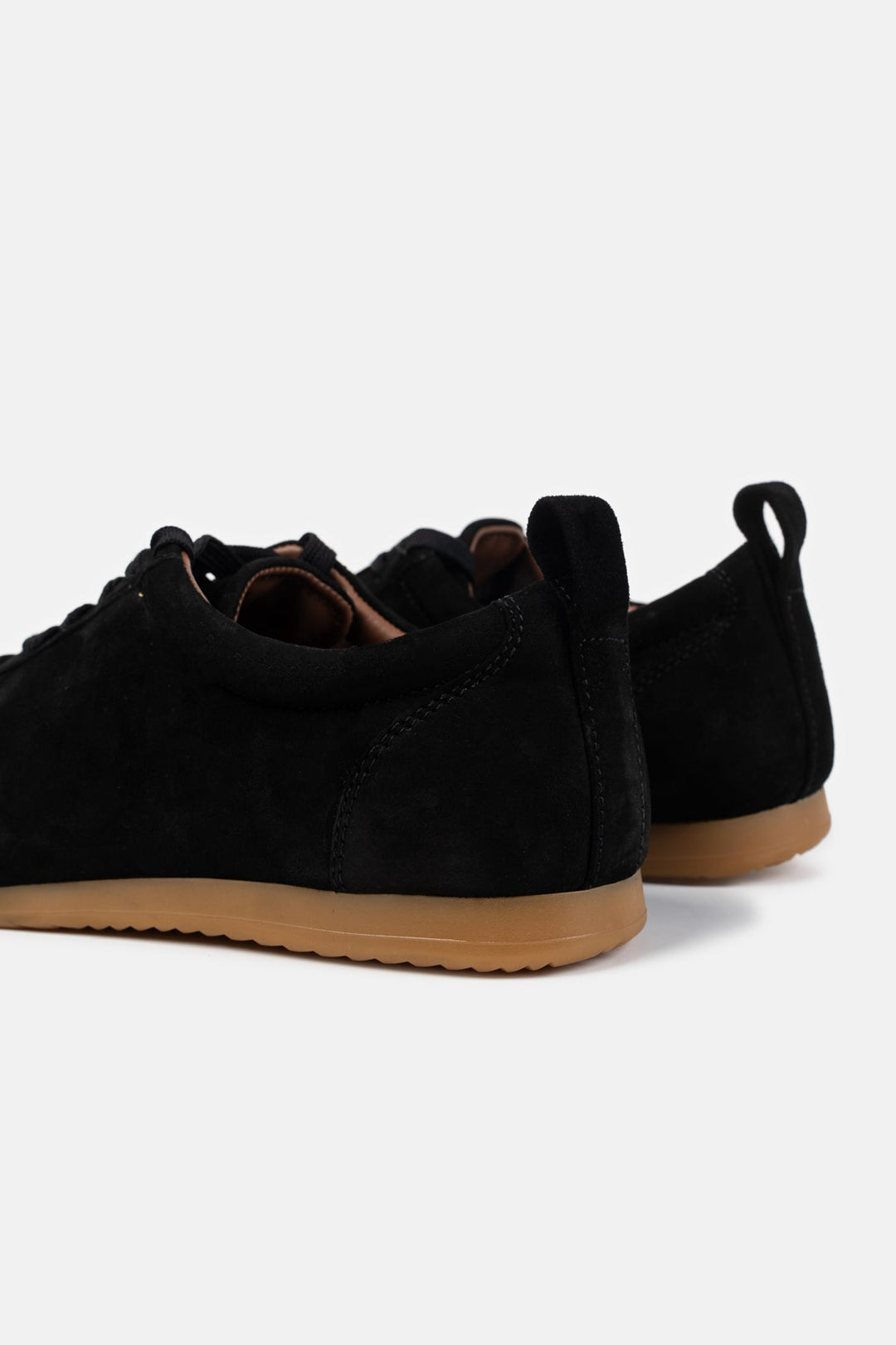 BLACK LOW-TOP SUEDE SNEAKERS