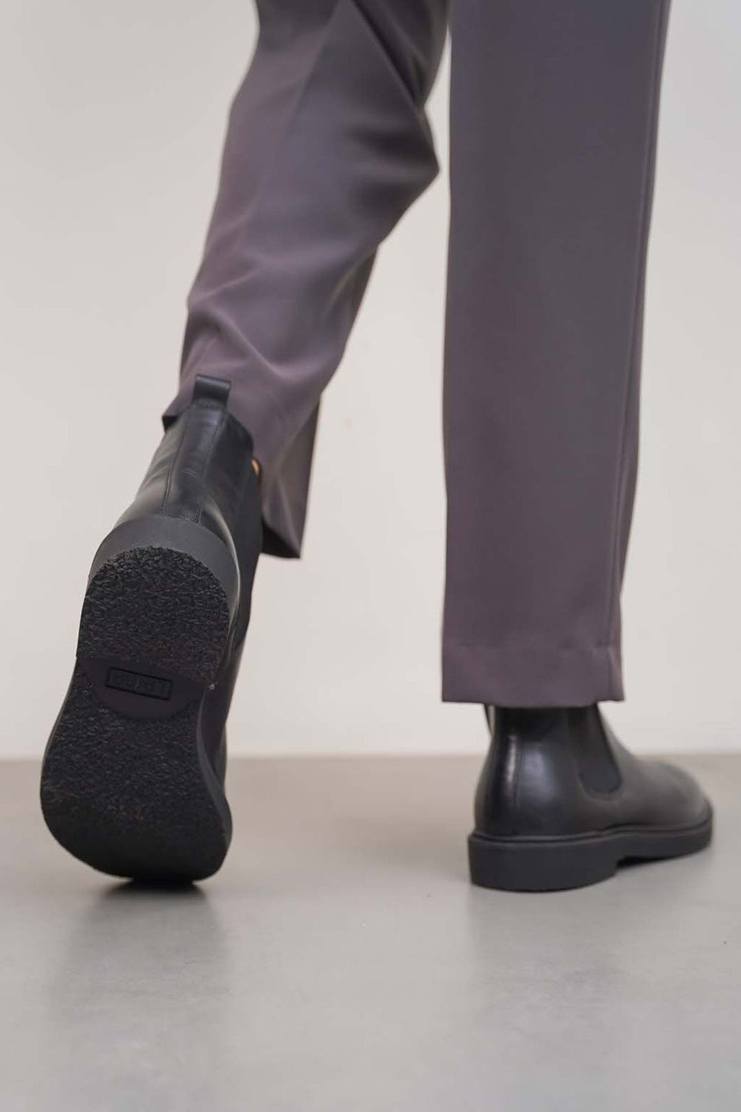 BLACK BOWIE LEATHER CHELSEAS