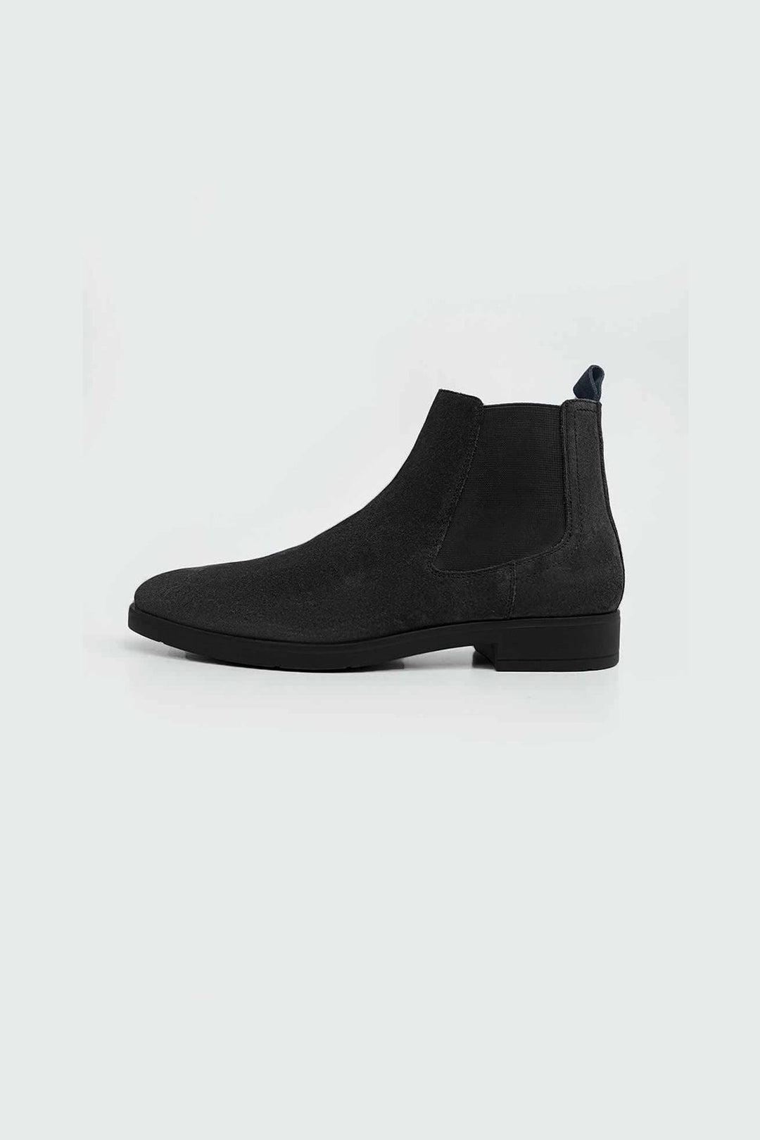 BLACK CLASSIC CHELSEA BOOTS