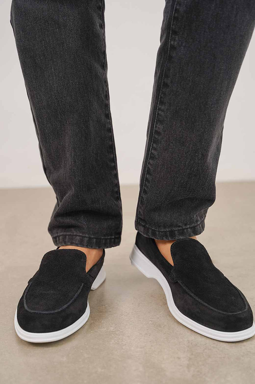 BLACK COMFORTABLE LEATHER LOAFERS