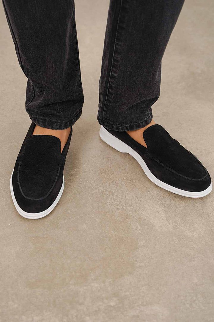 BLACK COMFORTABLE LEATHER LOAFERS