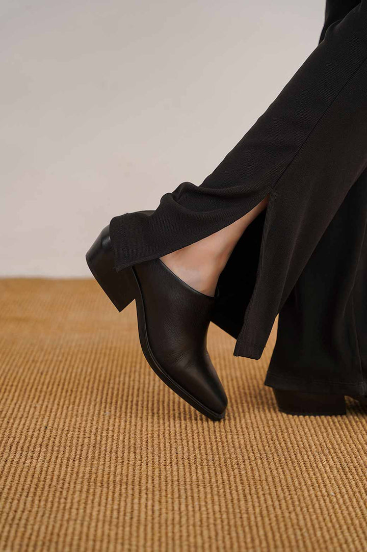 BLACK LEATHER BOOT MULE