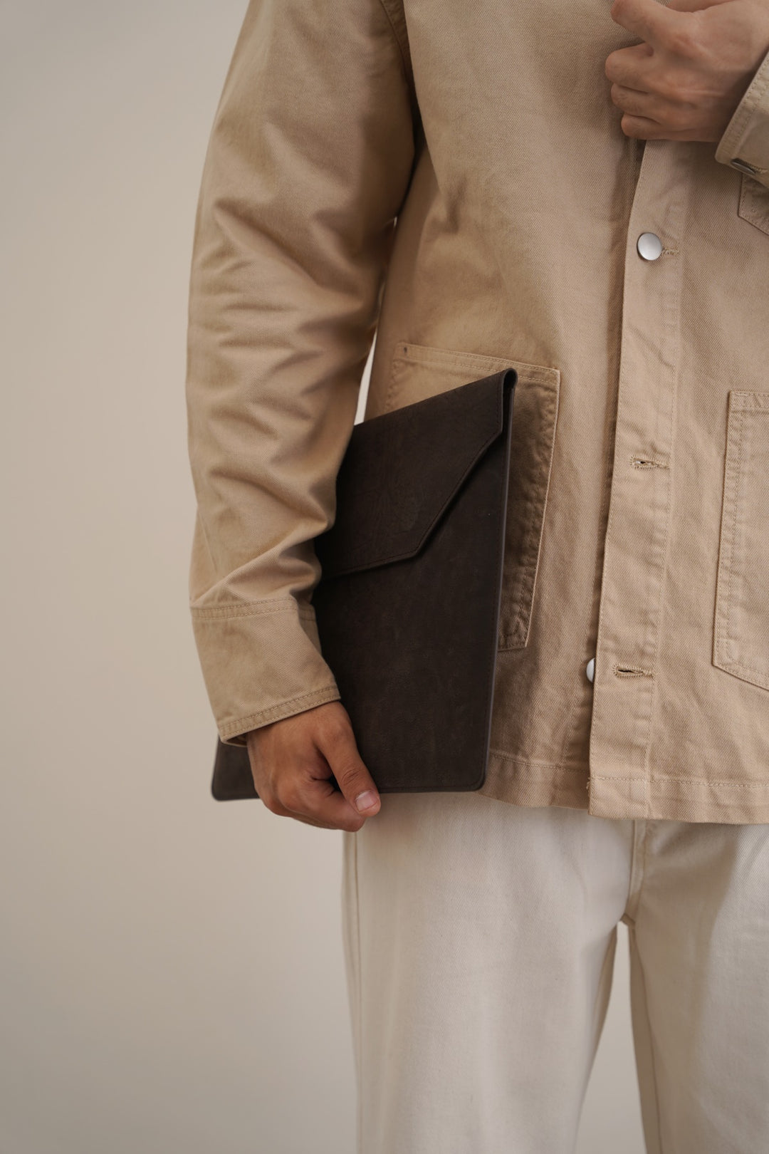 CHARCOAL LAPTOP SLEEVE IN GENUINE LEATHER