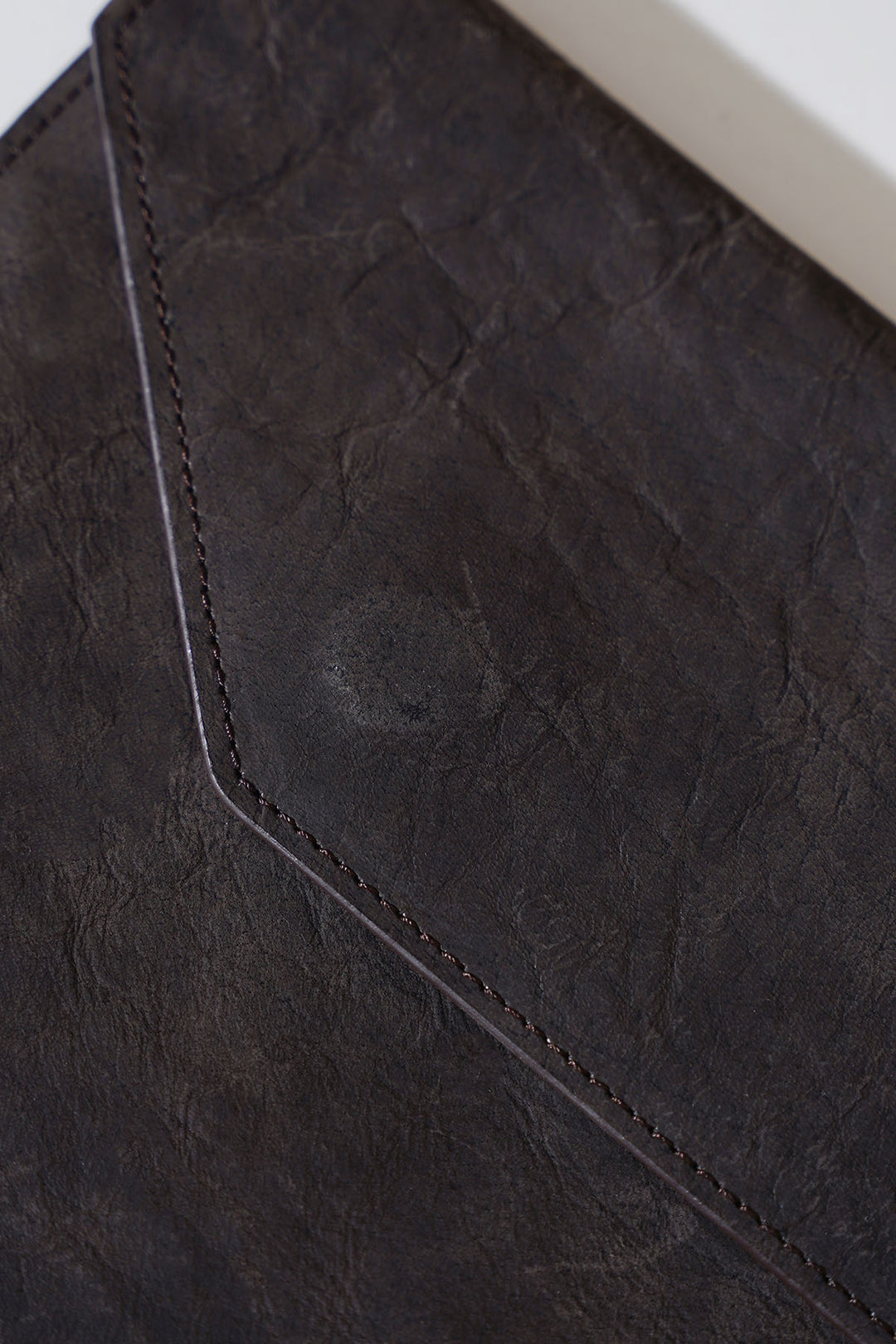 CHARCOAL LAPTOP SLEEVE IN GENUINE LEATHER