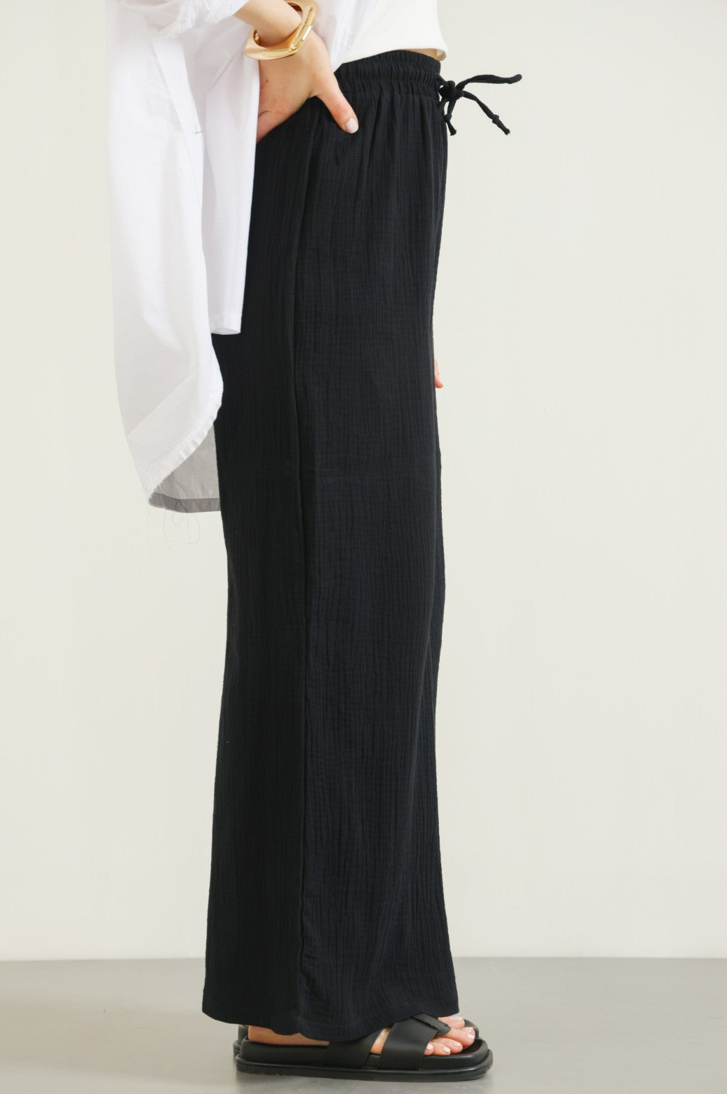 BLACK MUSLIN WIDE PANTS