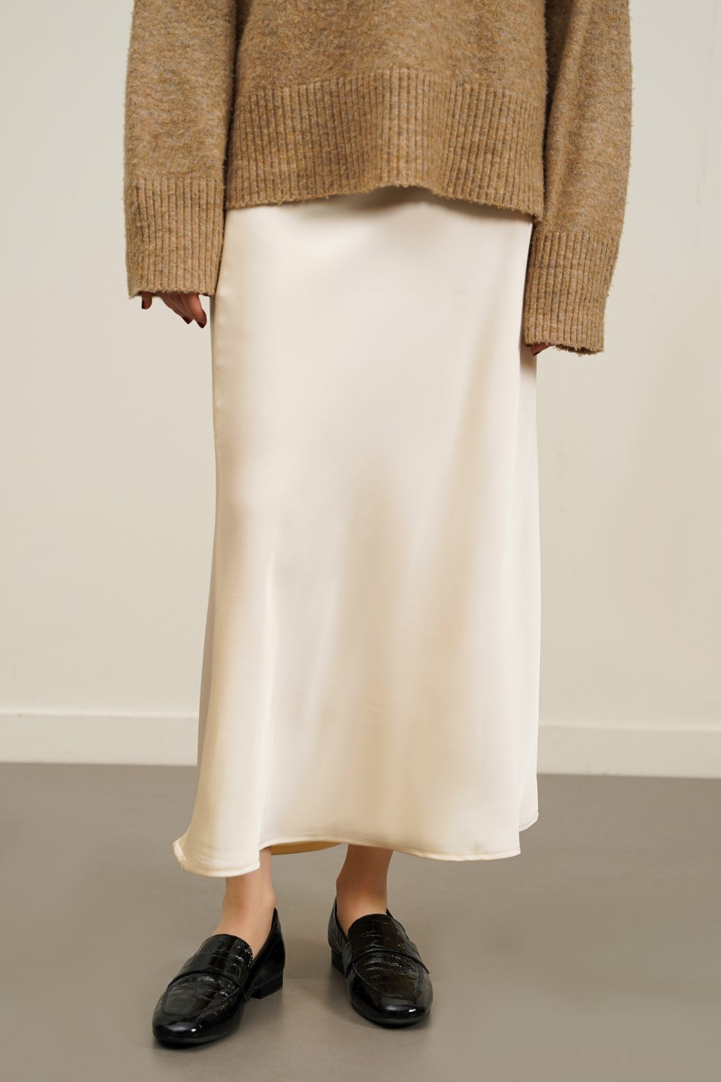 CREAM SATIN LONG SKIRT