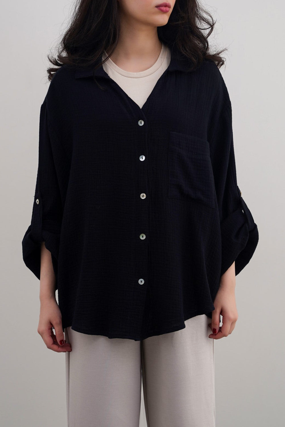 BLACK BASIC MUSLIN BUTTON DOWN