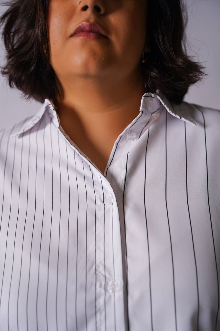 WHITE CURVE ASYMMETRIC SHIRT