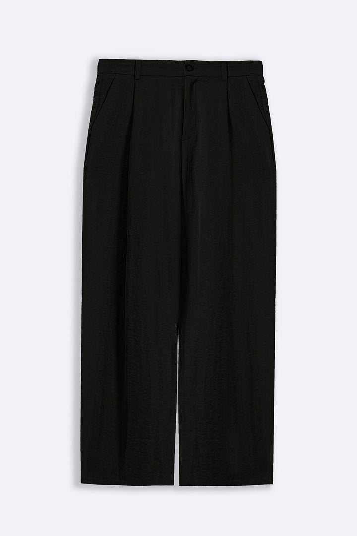 BLACK ESSENTIAL PLEATED PANTS