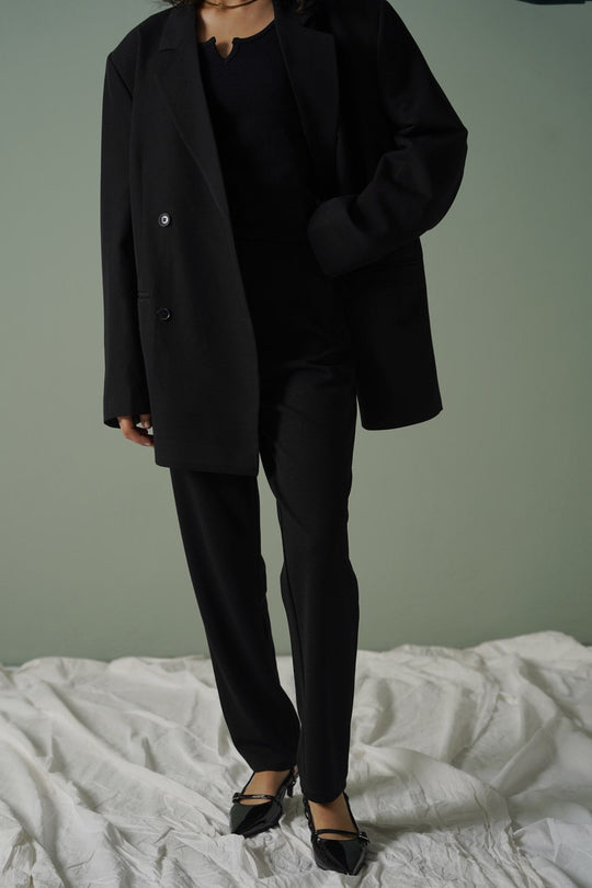 BLACK STRETCHY TAPERED PANTS