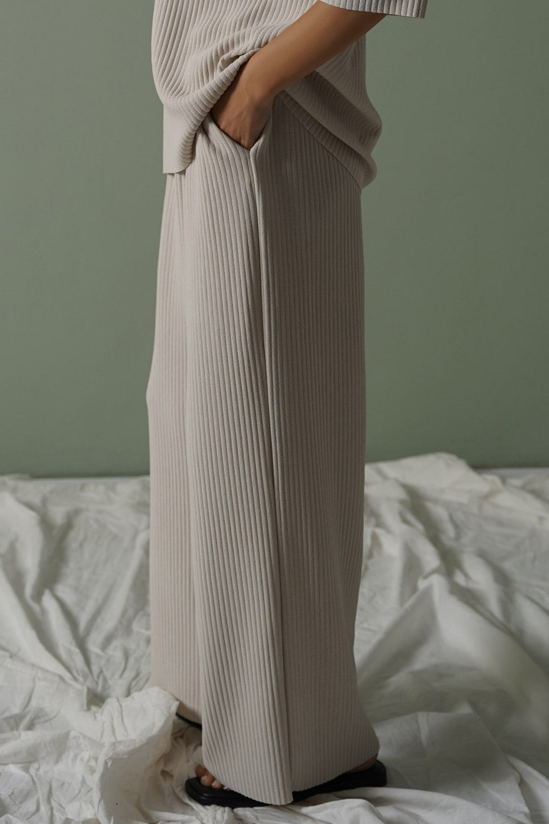 BEIGE LINEA STRETCHY TROUSERS