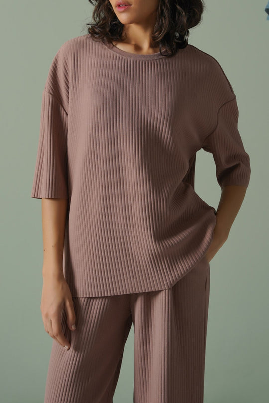 BROWN LINEA STRETCHY TEE