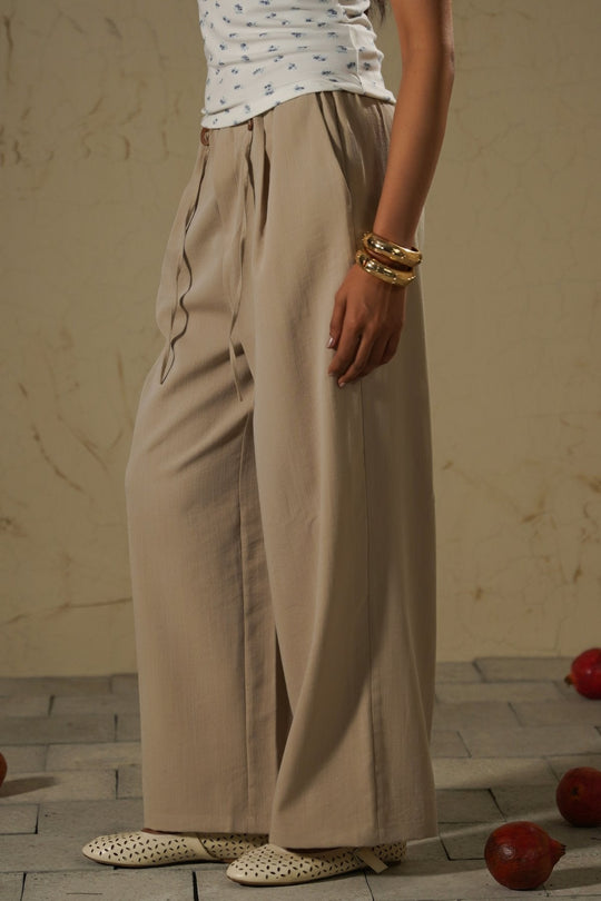 BEIGE PANTS WITH STATEMENT DRAWSTRING