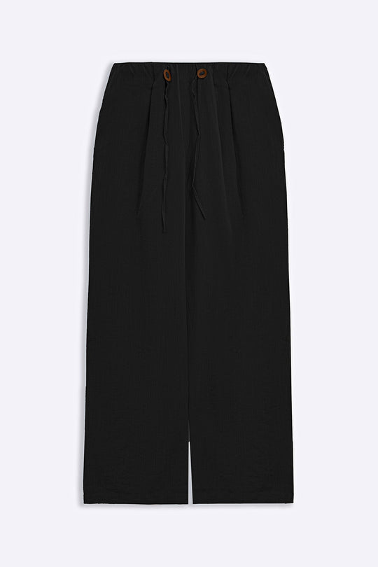 BLACK PANTS WITH STATEMENT DRAWSTRING