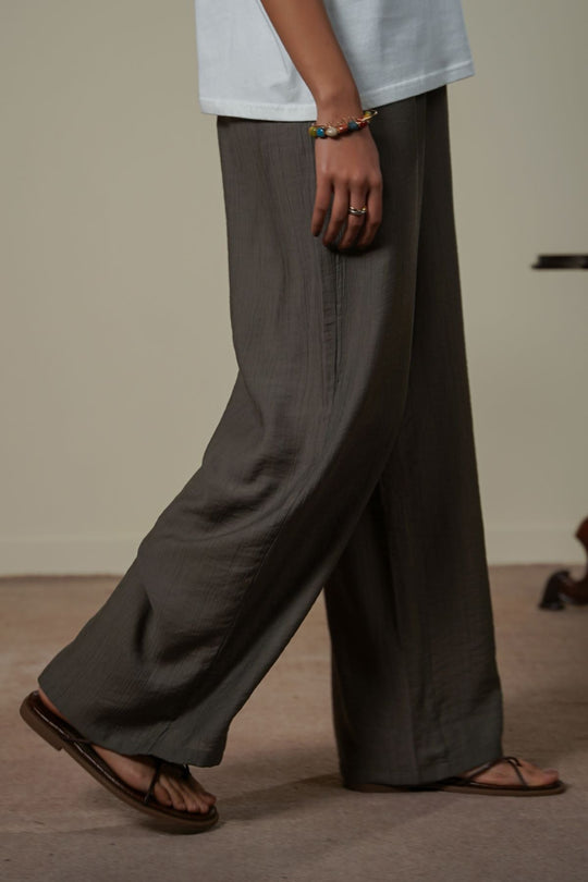 CHARCOAL TEXTURED LONG PANTS
