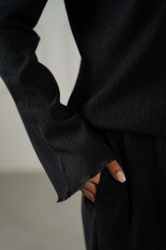 BLACK CRINKLE KNIT PANTS