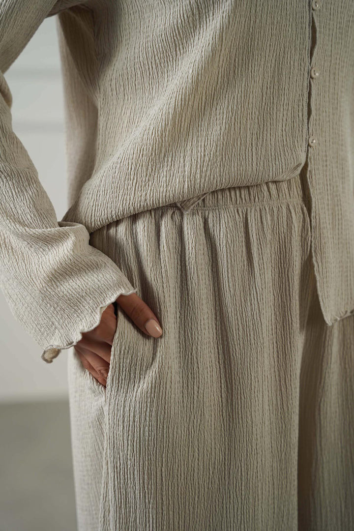 IVORY CRINKLE KNIT PANTS