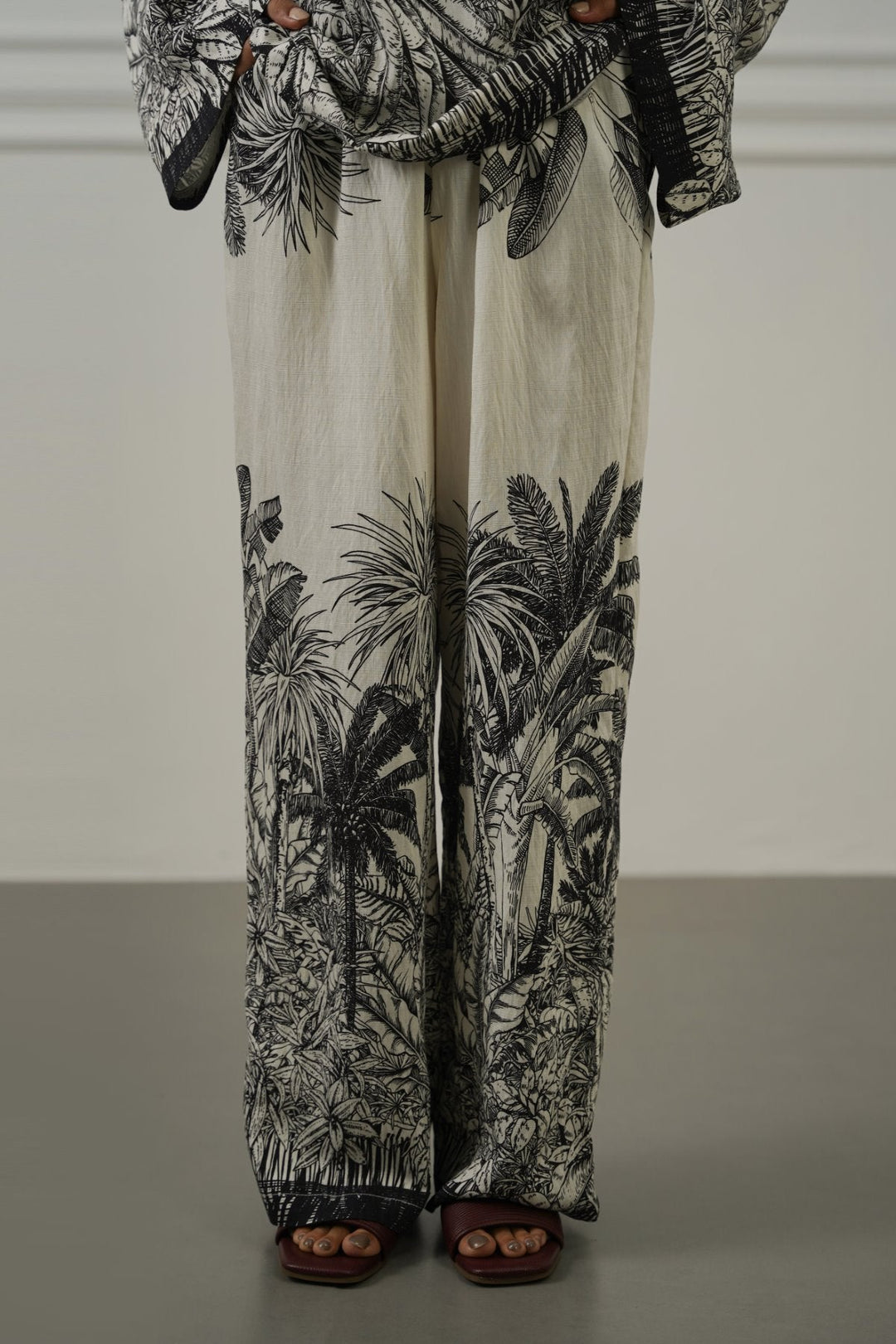 OFF WHITE JUNGLE ETCH PANTS