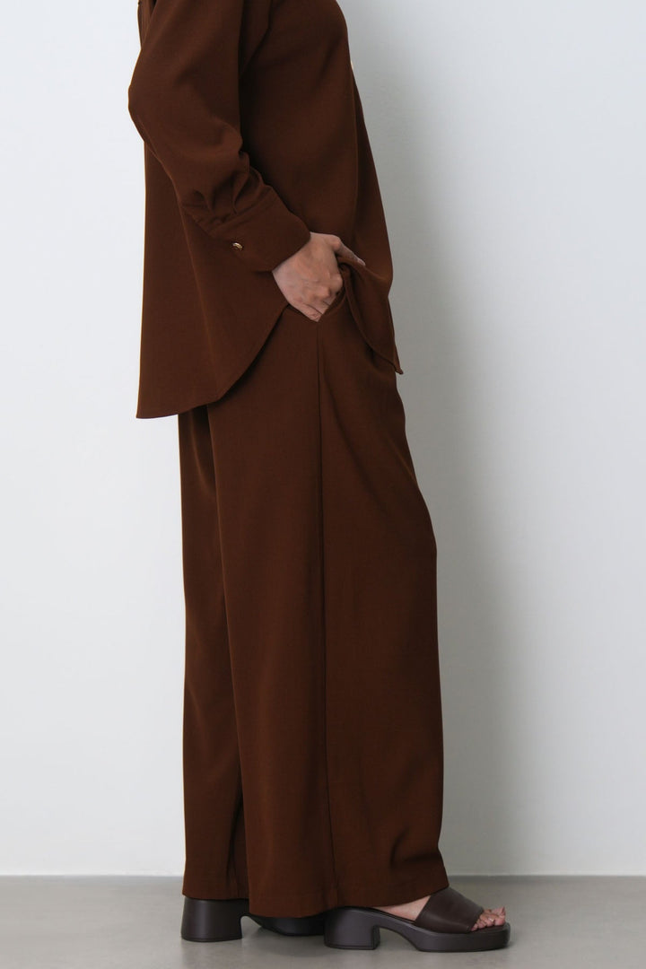 BROWN FLOW PLEATED PANTS
