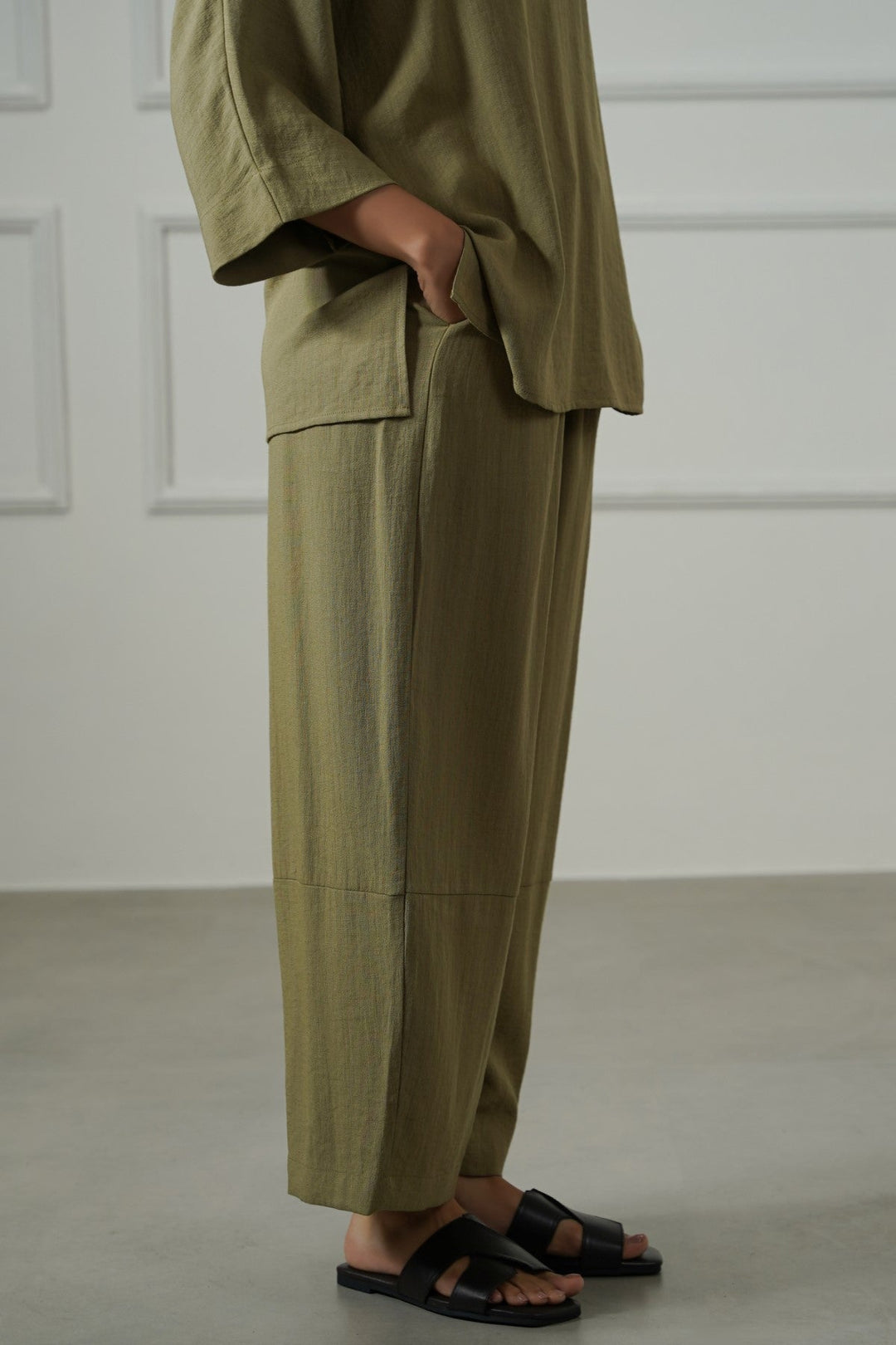 OLIVE CROPPED SAFARI PANTS