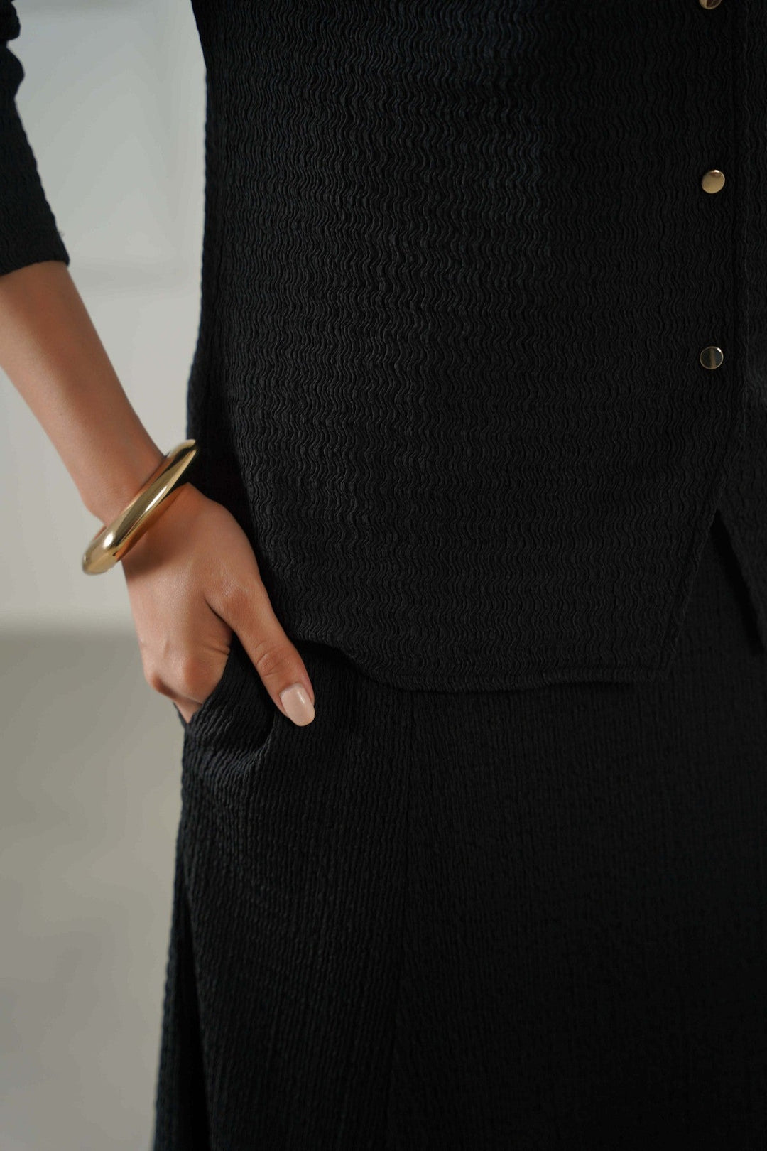 BLACK ASYMMETRIC CRINKLE SKIRT