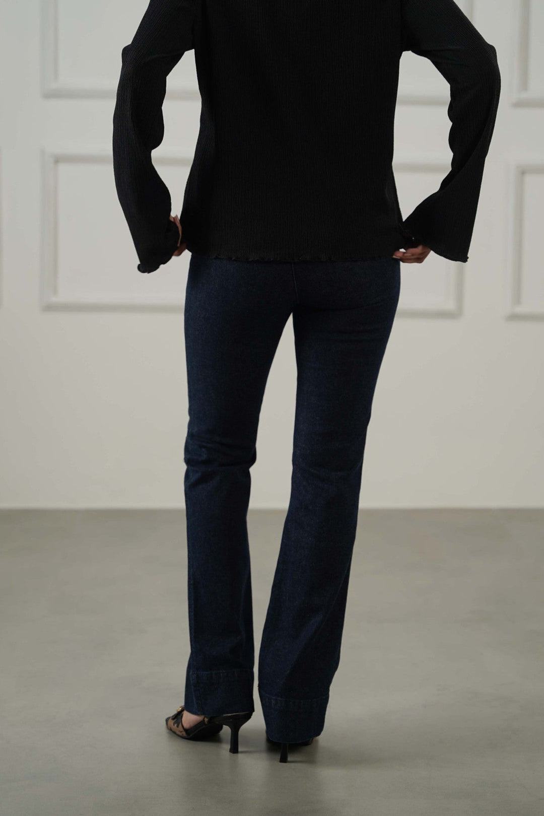 DARK BLUE MID-RISE KICK FLARE JEANS