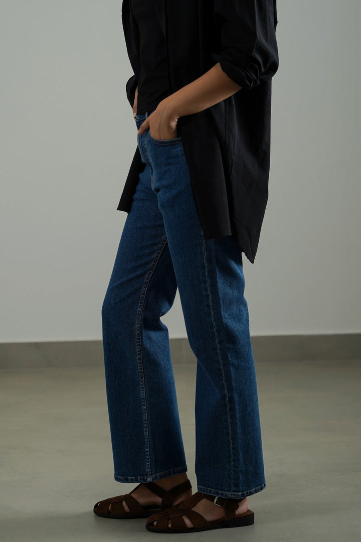 MID BLUE CLASSIC STRAIGHT JEANS