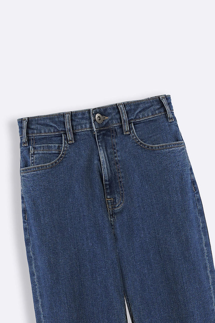 MID BLUE CLASSIC STRAIGHT JEANS